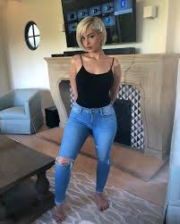 Rexha was born in brooklyn, new york, to albanian parents. Bebe Rexha Asks Fashion Designers To Empower Women Of All Sizes Glitter Magazine