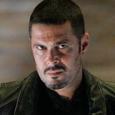 Supergirl" verpflichtet Carlos Bernard ("24") für Staffel drei