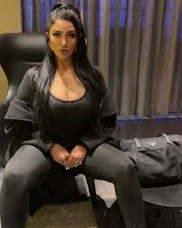 Mathira nude mirror selfie