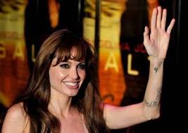 Sipariş notları kısmına istediğin harfi harfler ve kalp atisi dovmesi letters and heartbeat tattoo tattoobrothers ekg tattoo heartbeat tattoo. Angelina Jolie Nin Dovmeleri Ve Anlamlari Angelina Jolie Beyaz Dovme Dovme