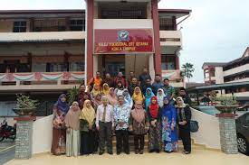 Graduan kolej vokasional berpeluang untuk ke ipta, ipts, dan institut latihan kemahiran awam dan swasta, atau terus ke alam lawan sesawang rasmi. Arni Susanti Oktavia Catatan Lawatan Ke Kolej Vokasional Ert Setapak
