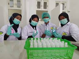 Jurusan smk putra indonesia malang. Jadi Barang Langka Hand Sanitizer Siswa Smk Pim Jadi Pilihan Smk Putra Indonesia Malang Sekolah Kimia Industri Farmasi Industri Terbaik Kota Malang