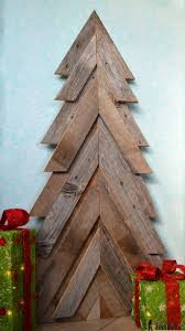 These displays are easy to make and fun for the whole family. 21 Pallet Christmas Tree Ideas Diy Wood Christmas Tree Plans