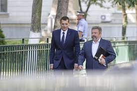 Un bir care se plătea odinioară pe un sfert de an și ajuns pe urmă ilimitat (pînă la. Ofiterii Dipi Care Au Spart Omerta In Doi Si Un Sfert Au Povestit Cum Erau Cheltuiti Banii Pentru Operatiuni Mobile