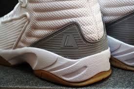 Beli sepatu basket, apparel dan perlengkapan basket 100% original dengan harga termurah. Membedah League Clash 2 Kombinasi Performa Kenyamanan Sepatu Harian Mainbasket Com