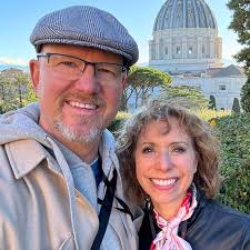 Meet Sara, Luca and Lucky LEAW from Leave Everything and Wander!!! (Van  Life in Ecuador)