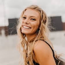 Sam Linder's Instagram, Twitter & Facebook