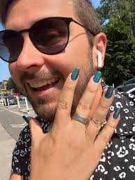 There are actually so many people mad about nails