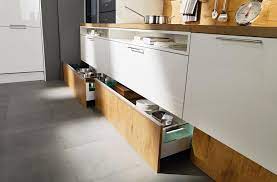 kleinbehuisd en extra bergruimte nodig dan kuchen benut ook de nutteloze ruimte onder de plint het mooiste is dat bij aanscha kitchen kitchen cabinets decor