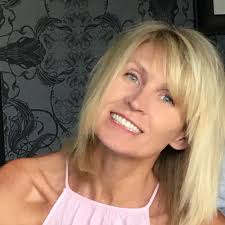 Heidi Jeffery's Instagram, Twitter & Facebook