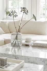 auch im wohnzimmer von westwing grunderin delia fischer herrschen modern natural vibes das xl ecksofa tri kaffeetisch couchtisch modern couchtisch quadratisch