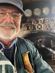 4/12/1965, North Coast Daylight pauses at Broadmeadow with 4303 and a  suitably clean RUB set. The enthralled audience is