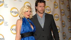 Follow tori on instagram instagram did not return a 200. Tori Spelling Trennung Nach Acht Jahren Bunte De