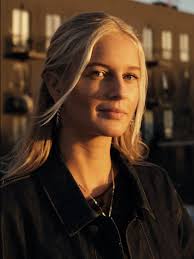 Elle-Máijá Tailfeathers and Kathleen Hepburn (THE BODY REMEMBERS WHEN THE  WORLD BROKE OPEN)