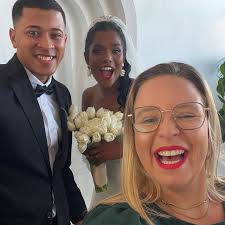 Lauri Burke (@live_love_laugh_with_lauri) • Instagram photos and videos