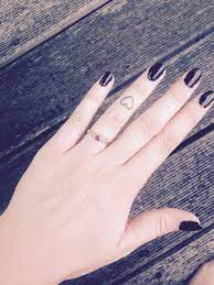 Wedding Ring Braided Rose Gold Red Stone Heart Tattoo Finger Heart Tattoo On Finger Finger Tattoos Heart Tattoo