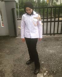 Etika pakaian uniform seragam pengawal keselamatan ketika bertugas mengikut aturan, karena melambangkan imej syarikat dan komited di dalam tugas. Gadis Cantik Jadi Mak Guard Buat Ramai Lelaki Tak Sabar Nak Ambil Anak Dari Sekolah Lobak Merah