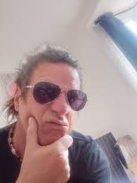 This Boi from Miami needs a sentence or two for a tinder profile.....what  should it say based