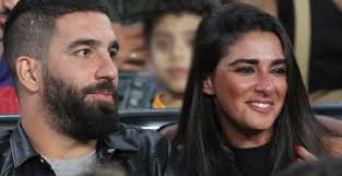 Arda turan ve aslıhan turan bir erkek bebek bekliyor. Arda Turan Esi Magazin Haberleri