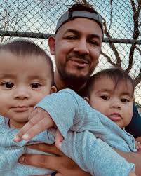 😁Today is a very special day. The Twins are now ONE years old! The past 12  months have been such a huge adjustment for mom and dad, but i think it's  safe