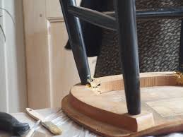 Parfois Il Vous Faudra Reparer Ou Consolider Un Pied Casse Une Etape Plus Simple Qu Il N Est Parait Diy B Vieilles Chaises En Bois Chaises Bois Pied Casse
