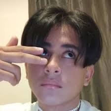 Ahora ya se sabe que hizo el influencer conocido como “La venenito” con el  dinero que le pagan por sus fotos, fue visto en calles de México manejando  una lujosa motoneta con