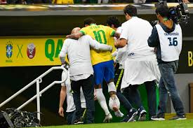 Le brésilien est en effet sorti sur blessure ce mercredi soir à caen. Foot Psg Psg Les Images De La Blessure De Neymar Encore Ce Pied Droit Foot 01