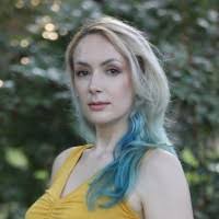 Beth Floyd's Instagram, Twitter & Facebook