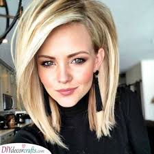 Unclip the hair at the crown of your head. Backcombed Long Bob Elegant Vibes Hair Styles Medium Hair Styles Hair Lengths