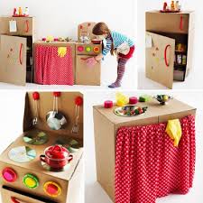Muchos padres se preguntan si regalar juguetes bélicos para los niños puede ser una buena idea o si el impacto emocional de los juguetes bélicos en los niños. 20 Nuevas Ideas Para Hacer Cocinas De Carton Para Ninos Y Ninas Imagenes Educativas