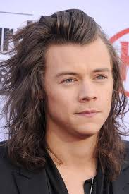 I want to put my hands in harry styles's hair. Harry Styles Hairstyles Pictures Photos One Direction Pictures Glamour Uk