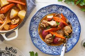 Braised Chicken With Carrots Potatoes And Thyme Recipe Braised Chicken Chicken Potato Carrot Recipe Savoury Food