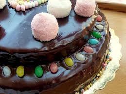 Voici quelques photos de décoration gâteau au chocolat afin de vous donner des idées pour la création et la décoration de vos gâteaux. Les Meilleures Recettes De Gateau D Anniversaire Au Chocolat