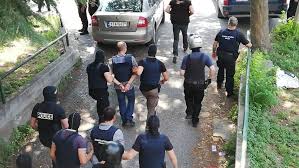 Ο γιάννης δημητράκης γεννήθηκε στην παιανία αττικής το 1958, όπου ζει και εργάζεται. Stis Fylakes Ypo Drakonteia Metra Asfaleias Dhmhtrakhs Kai Sakkas Gia Thn Lhsteia Sto Axepa Larissanet Gr