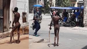 Un cubano desnudo con signos de desnutrición pasea por las calles de La  Habana Vieja | DIARIO DE CUBA