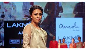 Swara bhaskar is strongly pitting against paresh rawal's statements. Twitter War Of Words Erupts Over Veere Di Wedding Star S Comments About Pakistan Arab News