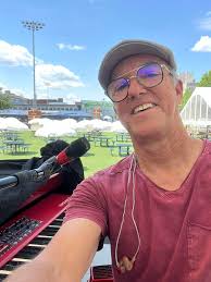 Who's kicking it with me tomorrow night? Let's paint and have some fun!