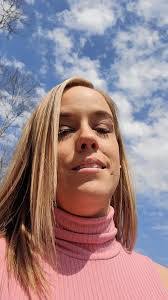 Elisha Hartman's Instagram, Twitter & Facebook