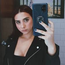 Vanessa Larez's Instagram, Twitter & Facebook