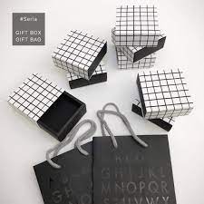 おしゃれなモノトーンで使いやすい セリア ダイソー のラッピングアイテム集 folk ラッピング コーポレートサイト デザイン セリア