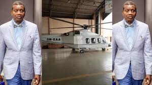 Biography, net worth, background and career journey of enoch adeboye. Popular Nigeria Preacher Pastor Enoch Adeboye Buys A New Helicopter Church Members Shower Him With Praise Ghbase Com