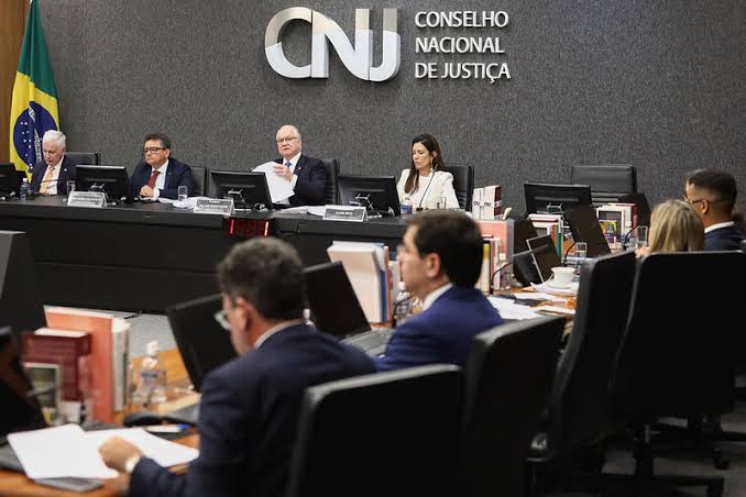 Operação Lava-Jato: CNJ aplica pena de disponibilidade a desembargadores do TRF4
