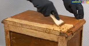 Relooker une commode en pin 66 comment repeindre un meuble en merisier. Comment Decaper Un Meuble En Bois Marie Claire