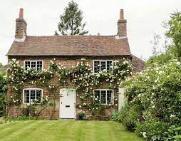 pin von becky thiessen auf 1 english cottage hutten im englischen stil englischer landhausstil hauswand