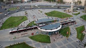 Kazada araç içerisinde bulunan 2 kişi. Bus And Tram Hours During Curfew In Kayseri