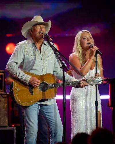 Alan Jackson stepped away from the mic while his daughter was singing... what happened next will make you cry. , Alan Jackson brought his daughter Ali on stage to sing "You'll Always Be My Baby." ...