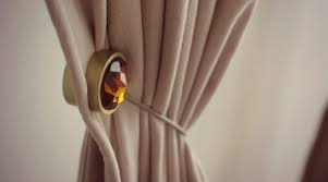 как сделать подхваты для штор на магнитах своими руками Magnity Dlya Shtor 40 Foto Magnitnye Podhvaty Kak Ispolzovat Derzhateli Klipsy Kak Krasivo Podhvatit Primery V Interere