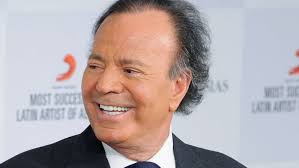 La perdita cumulativa di altezza dai 30 ai 70 anni è in media di circa 3 cm per gli uomini e 5 cm per le donne; Biografia Di Julio Iglesias