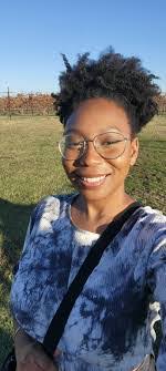 Lola Ash's Instagram, Twitter & Facebook