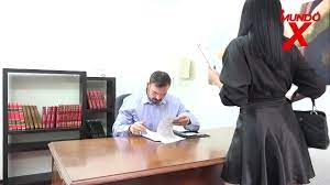 Ella se esmera para conseguir el trabajo y se folla a su jefe para que la  contrate - XNXX.COM